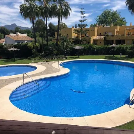 Apartamento En Primera Linea De Golf Con Piscina - Los Cartujanos 4 2 B
